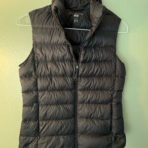 UNIQLO Black Packable Puffer Vest